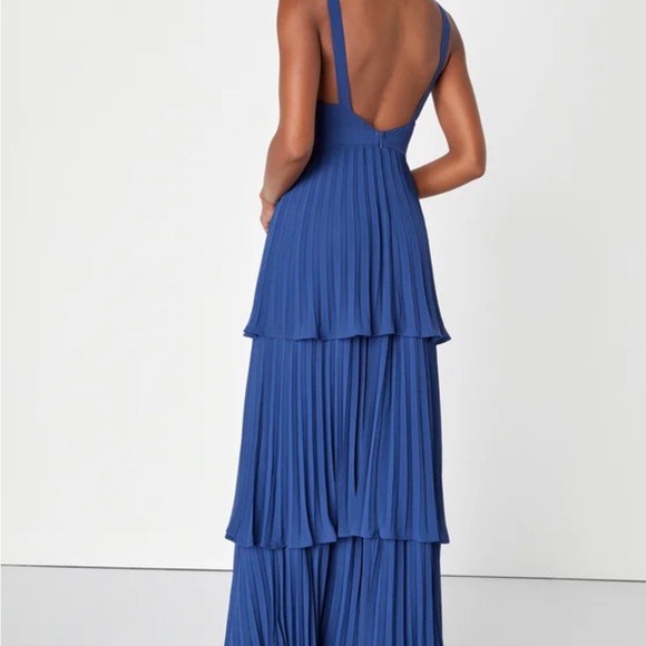 Luxe Perfection Blue Pleated Tiered Backless Maxi Dress size 2X - Picture 4 of 4